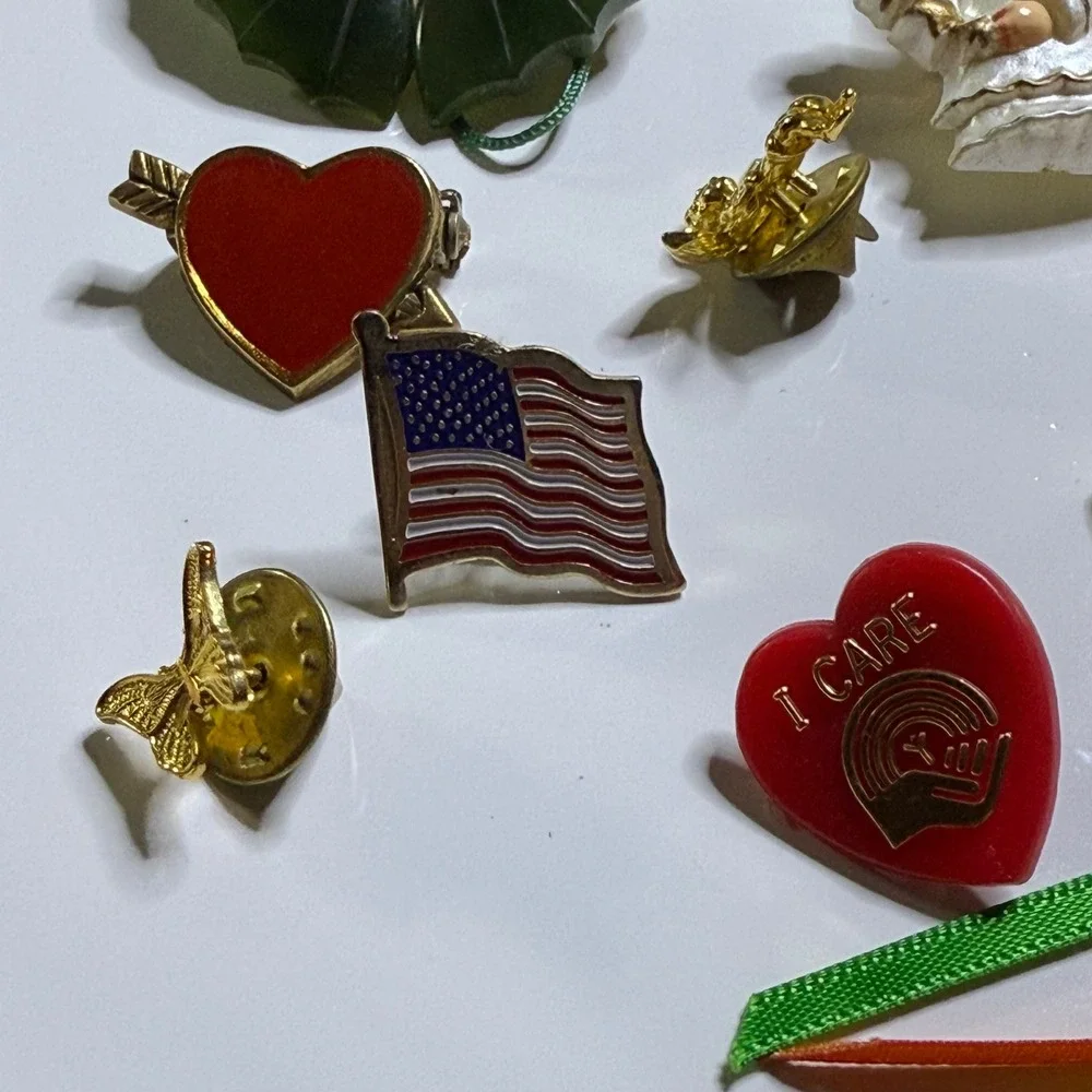Vintage Lot of Pins Brooches Hearts Angels Flags Rainbows Shamrocks‎
